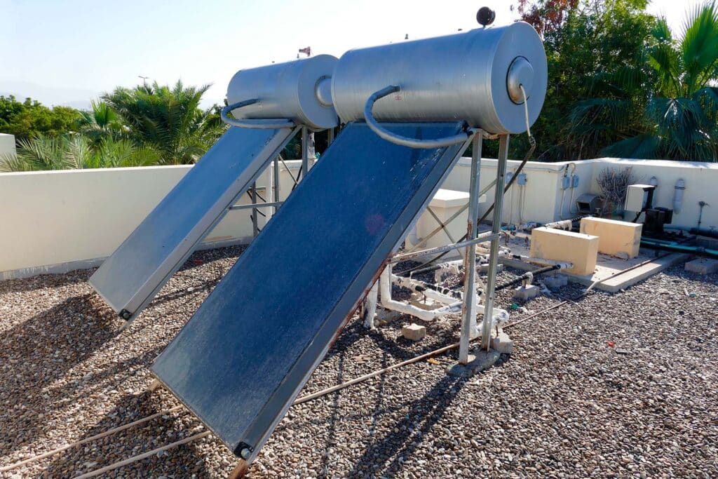 Flat plat solar collectors dusty in the UAE