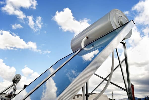 Flat-plate solar hot water system